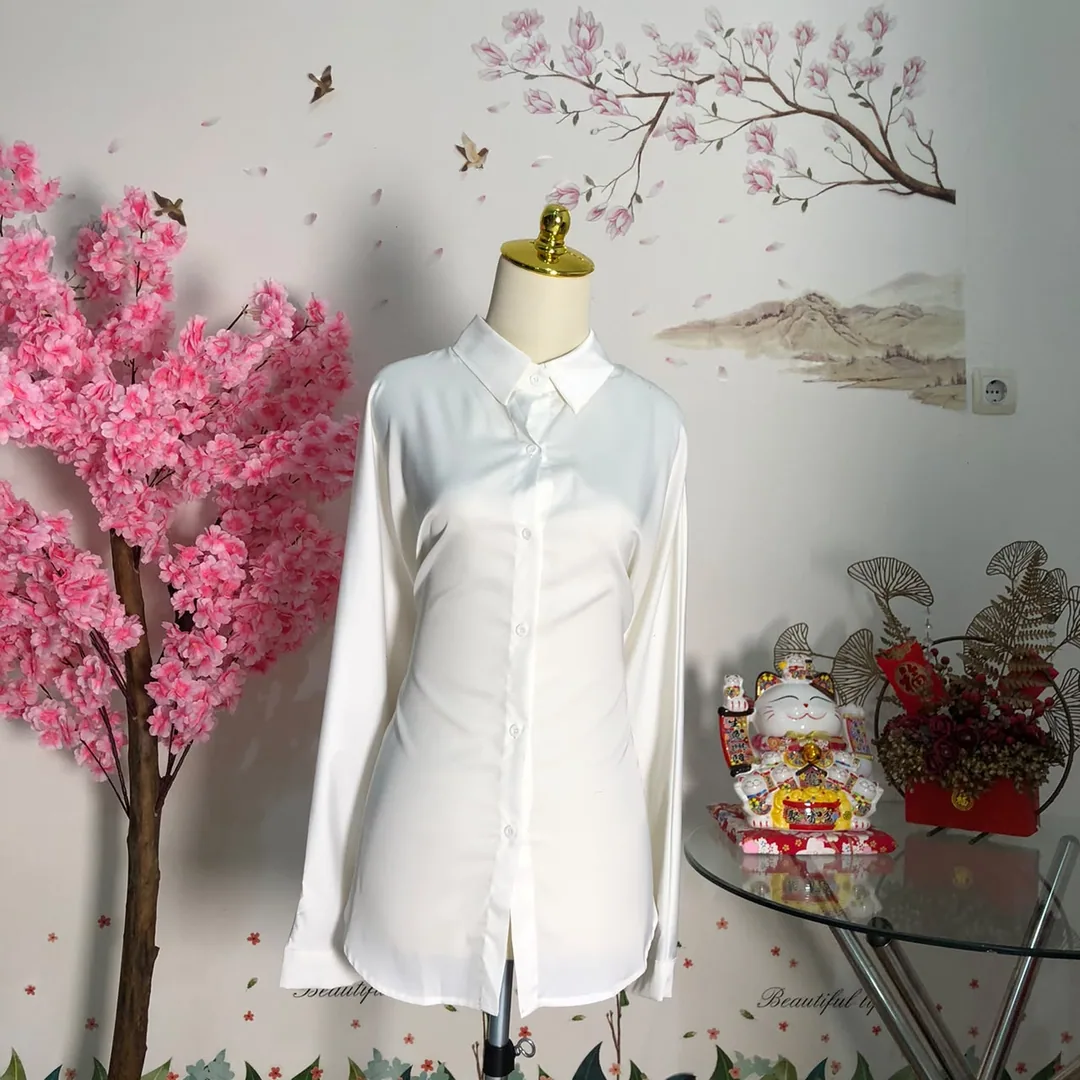 Kemeja satin putih gading — baju thrift preloved