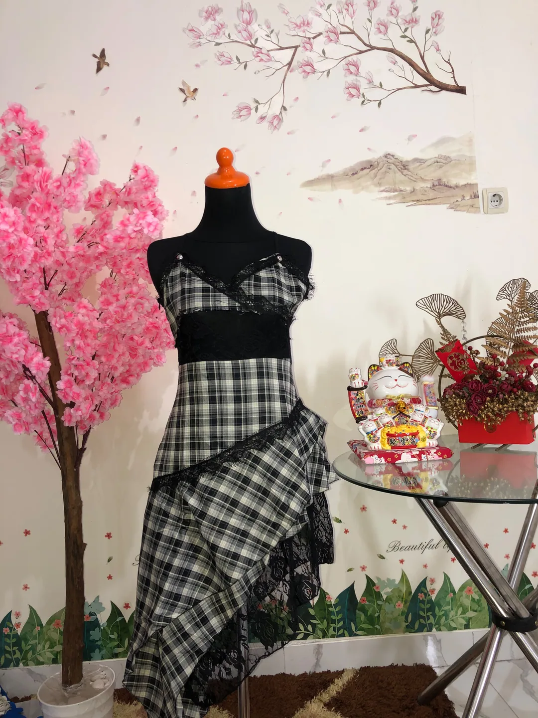 Dress kotak-kotak + renda asimetris — baju thrift preloved