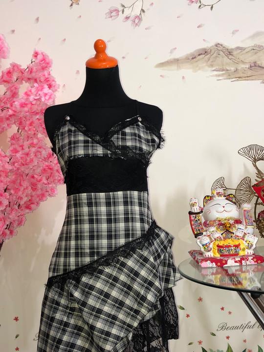 Dress kotak-kotak + renda asimetris — baju thrift preloved