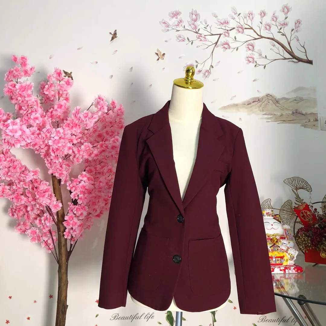 Blazer klasik saku tempel merah marun — baju thrift preloved