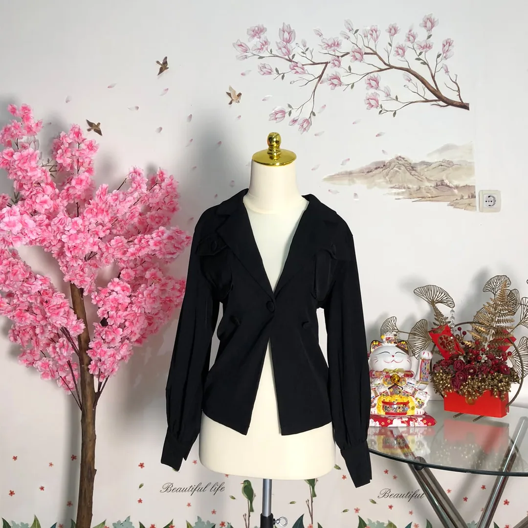 Blazer lengan balon hitam — baju thrift preloved
