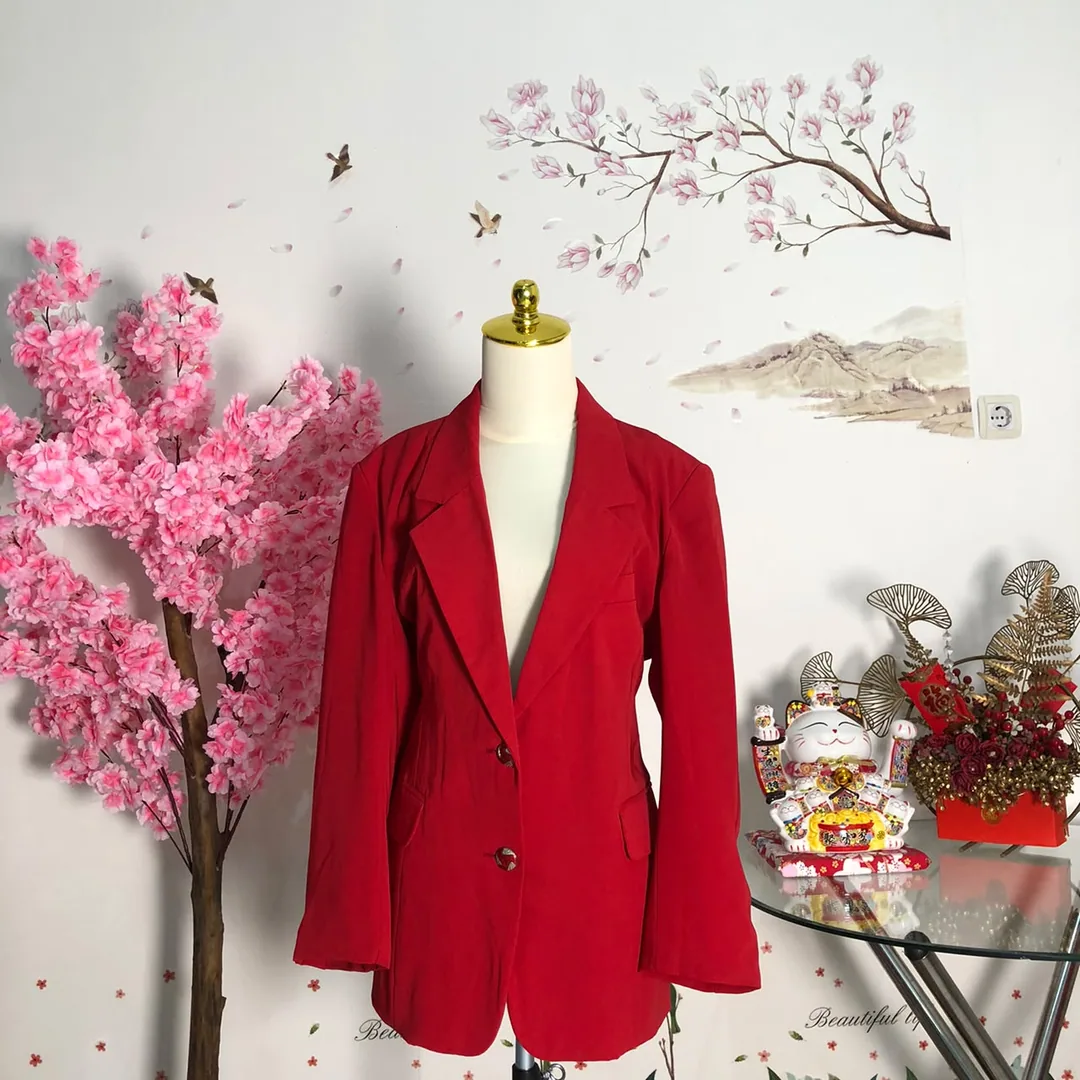 Blazer oversize merah — baju thrift preloved