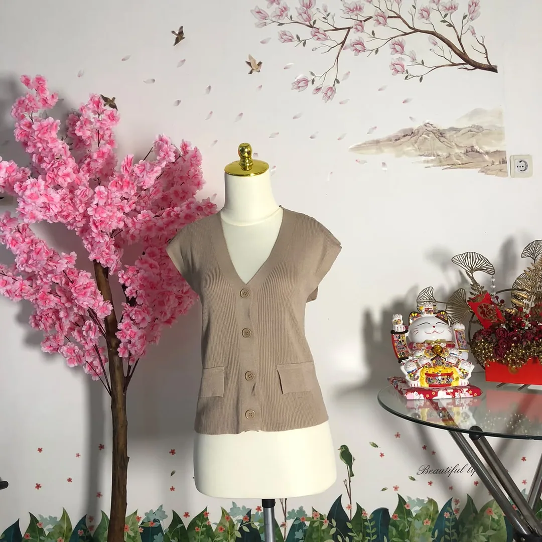 Rompi rajut kancing krem coklat — baju thrift preloved