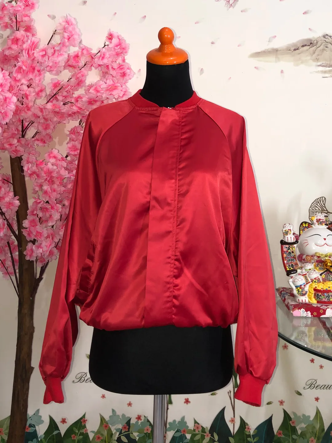 Bomber satin merah — baju thrift preloved
