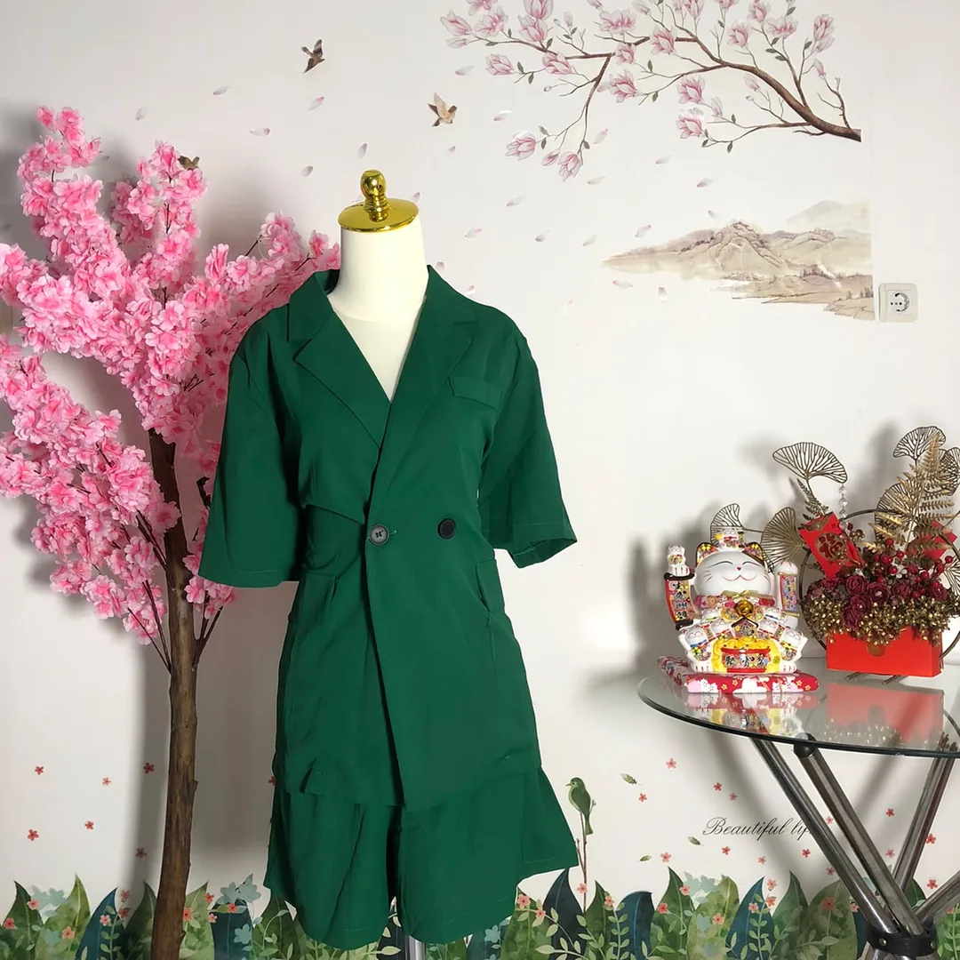 Setelan blazer celana pendek hijau — baju thrift preloved