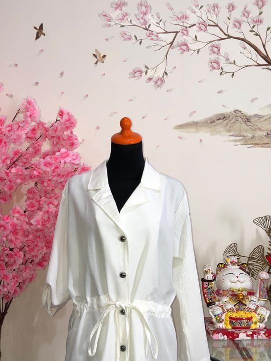 Kemeja panjang serut pinggang putih — baju thrift preloved
