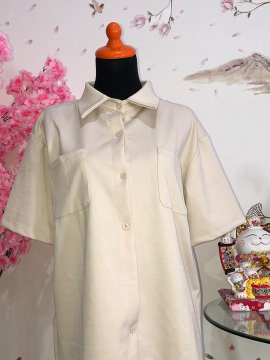 Kemeja oversize lengan pendek cream — baju thrift preloved