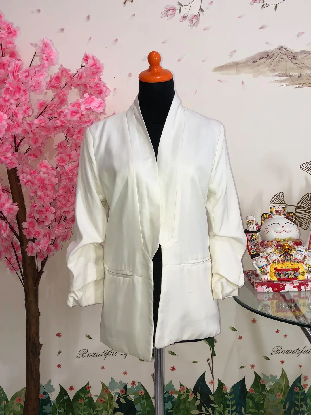 Blazer putih lengan kerut — baju thrift preloved