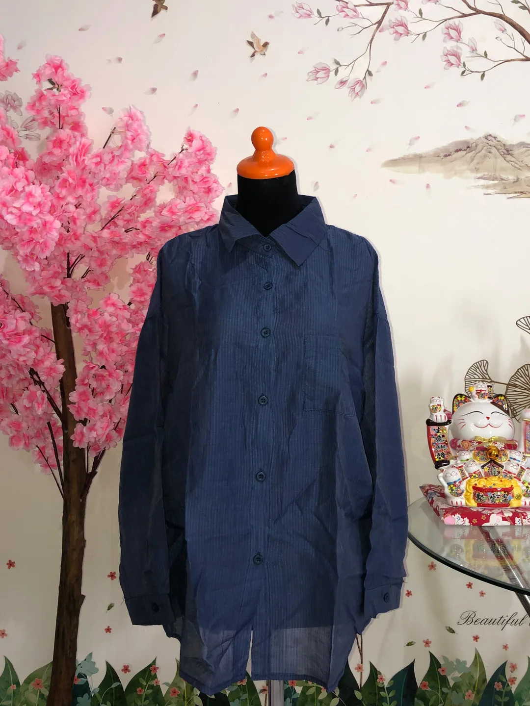 Kemeja oversize navy motif garis — baju thrift preloved