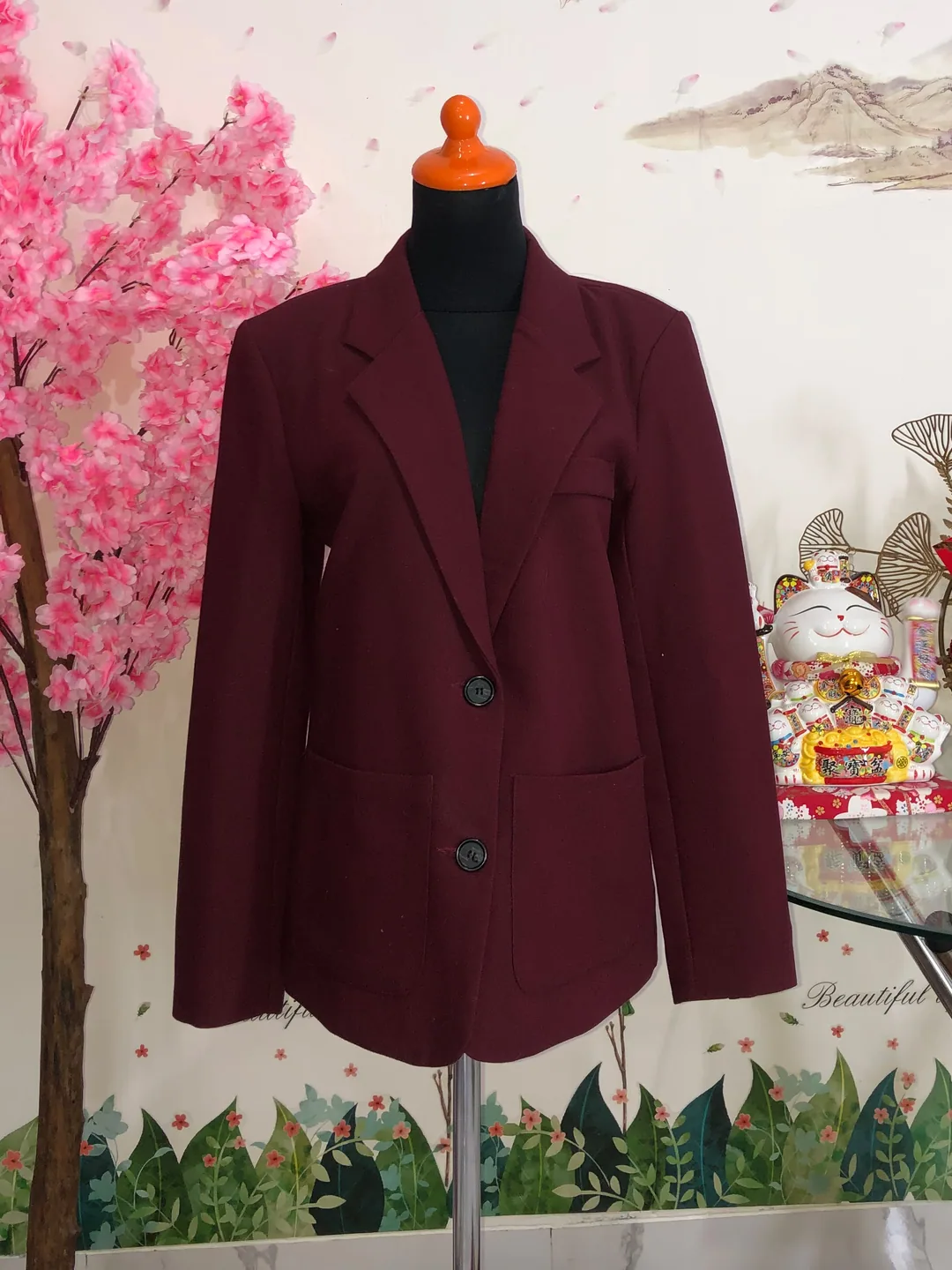 Blazer maroon 2 kancing, saku tempel — baju thrift preloved