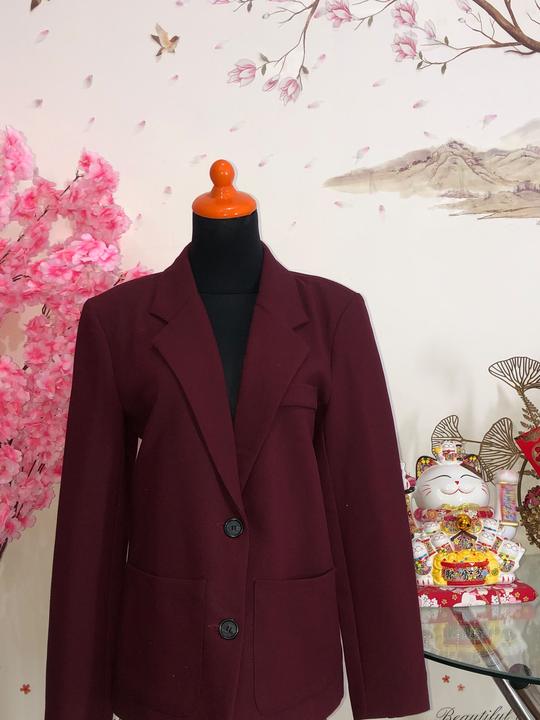 Blazer maroon 2 kancing, saku tempel — baju thrift preloved