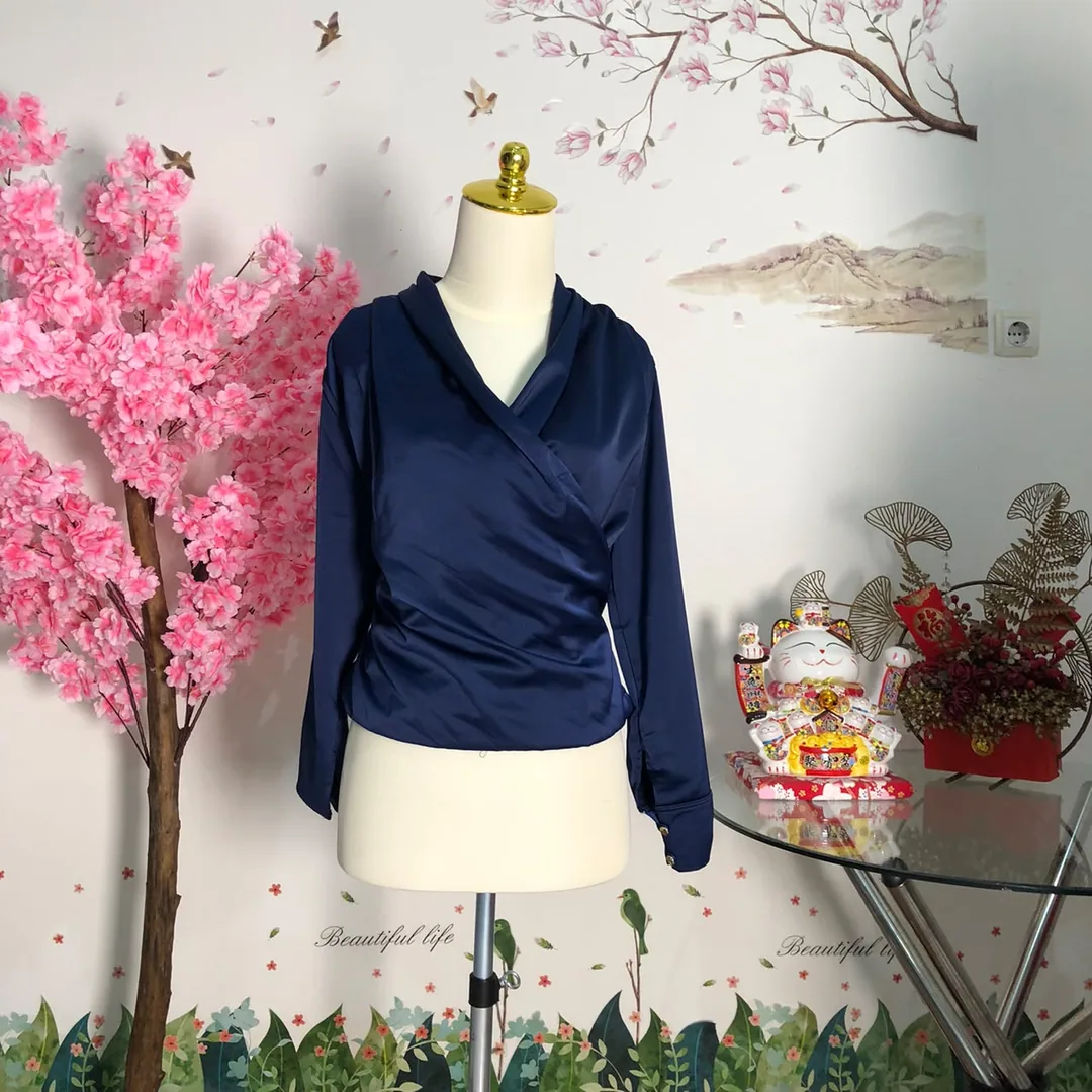 Blouse satin wrap navy — baju thrift preloved