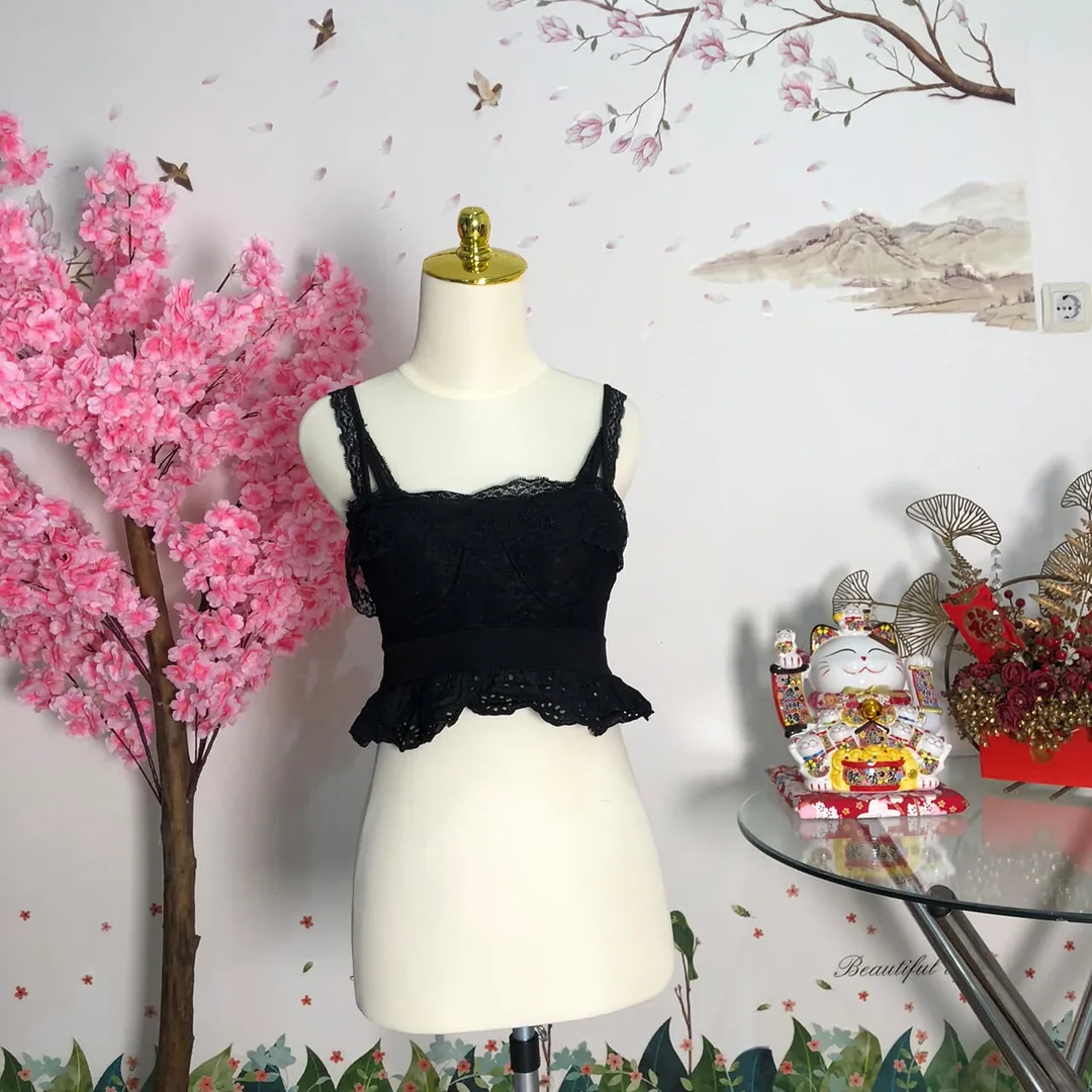 Camisole renda peplum hitam — baju thrift preloved