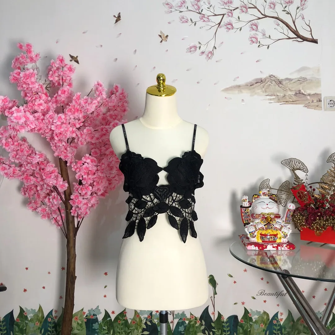 Crop top brokat bunga hitam — baju thrift preloved