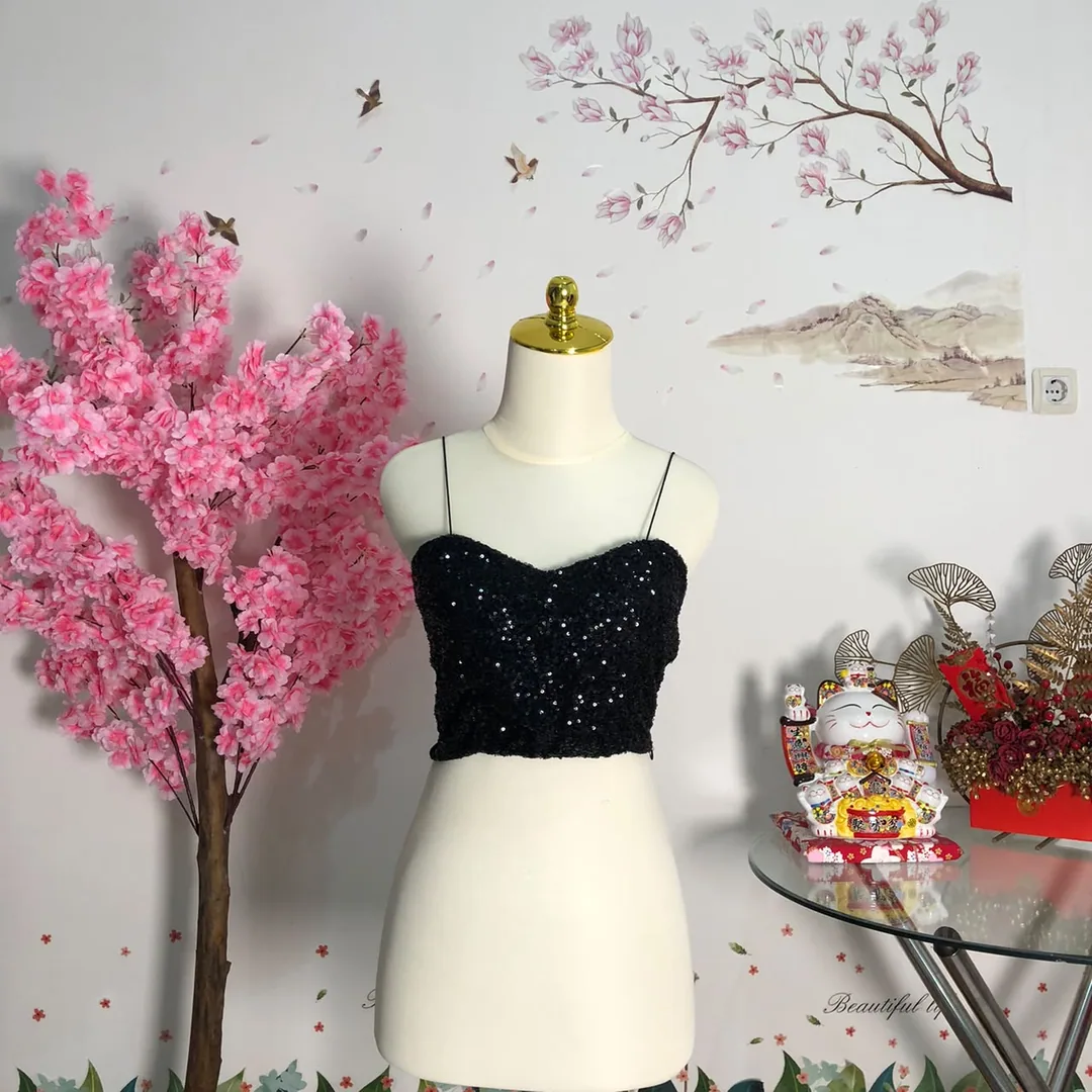 Crop top payet tali spaghetti hitam — baju thrift preloved