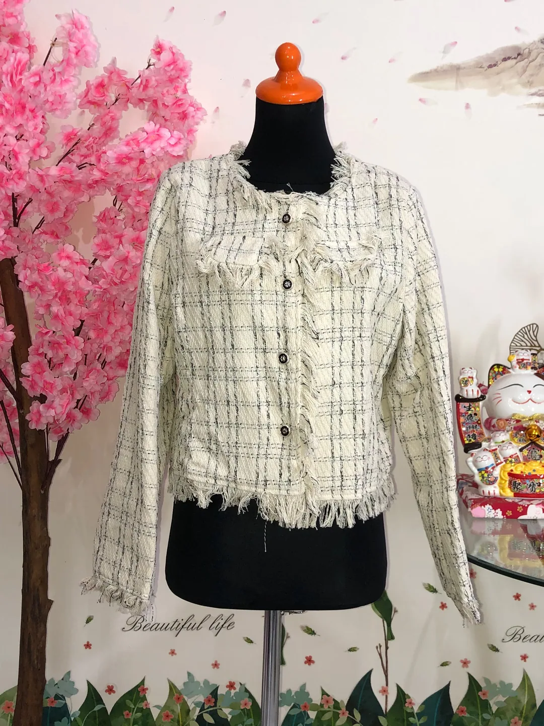 Jaket tweed rumbai cream — baju thrift preloved