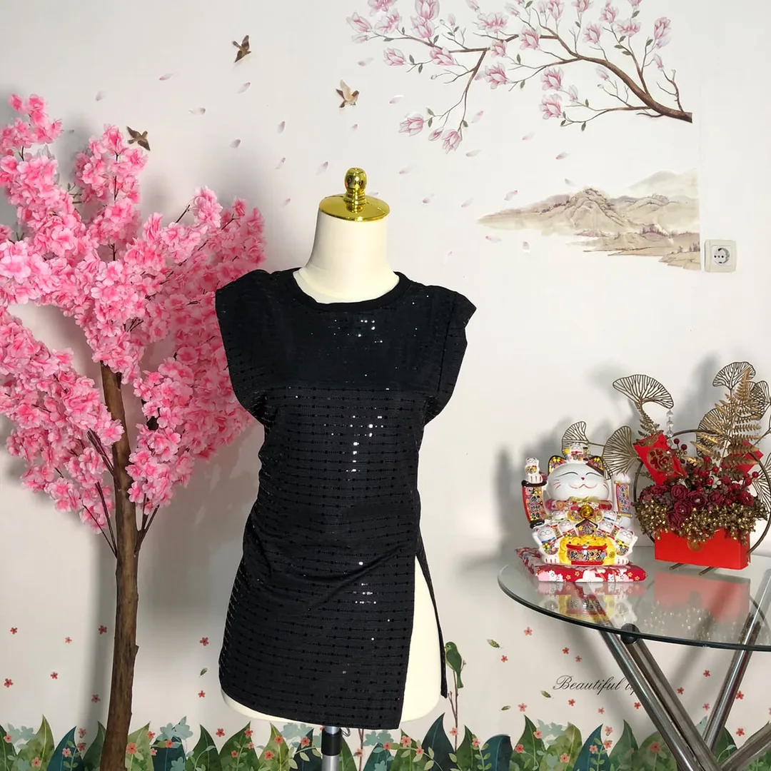 Atasan payet tanpa lengan hitam — baju thrift preloved
