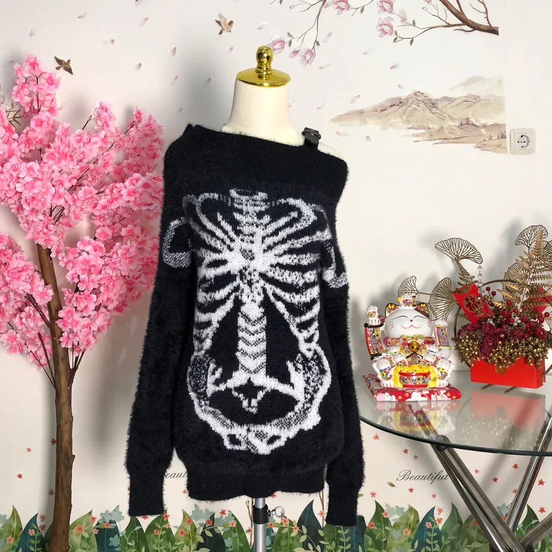 Sweater rajut motif tulang hitam — baju thrift preloved