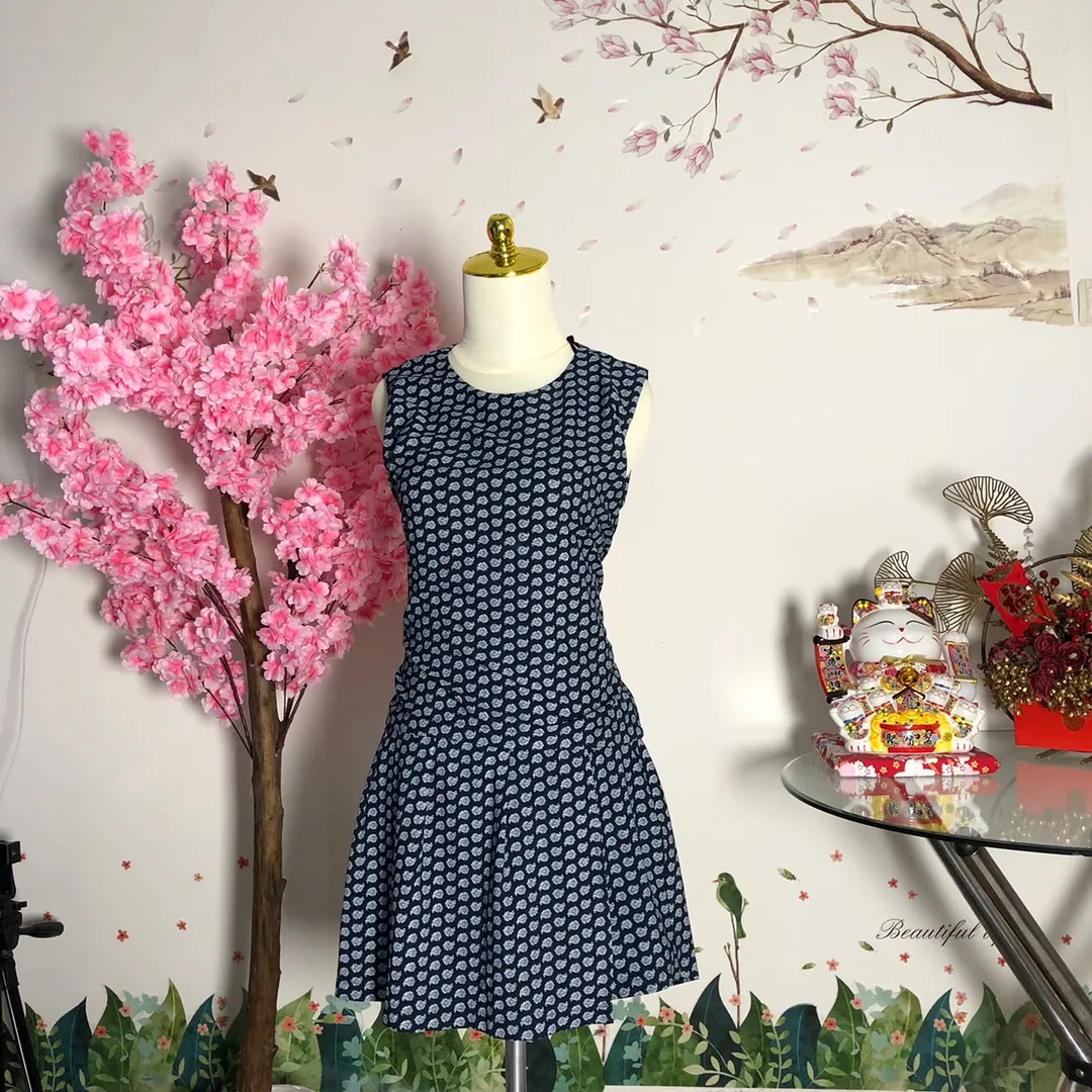Dress tanpa lengan motif bunga navy — baju thrift preloved